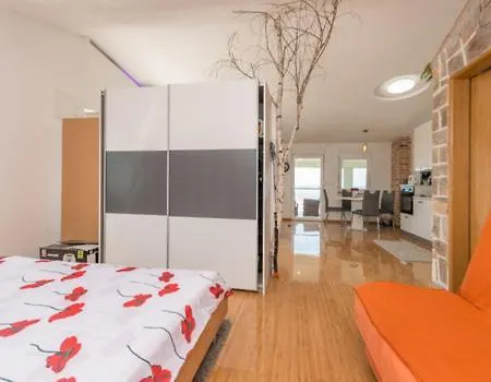 Lilly Zdrelac, Otok Pasman Apartment *