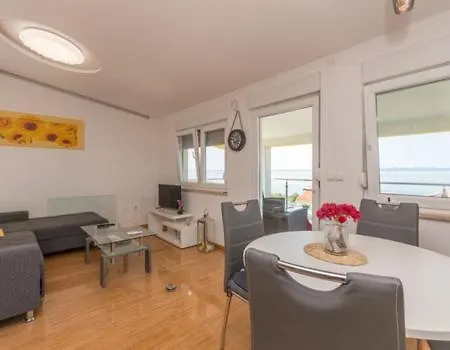 Lilly Zdrelac, Otok Pasman Apartment